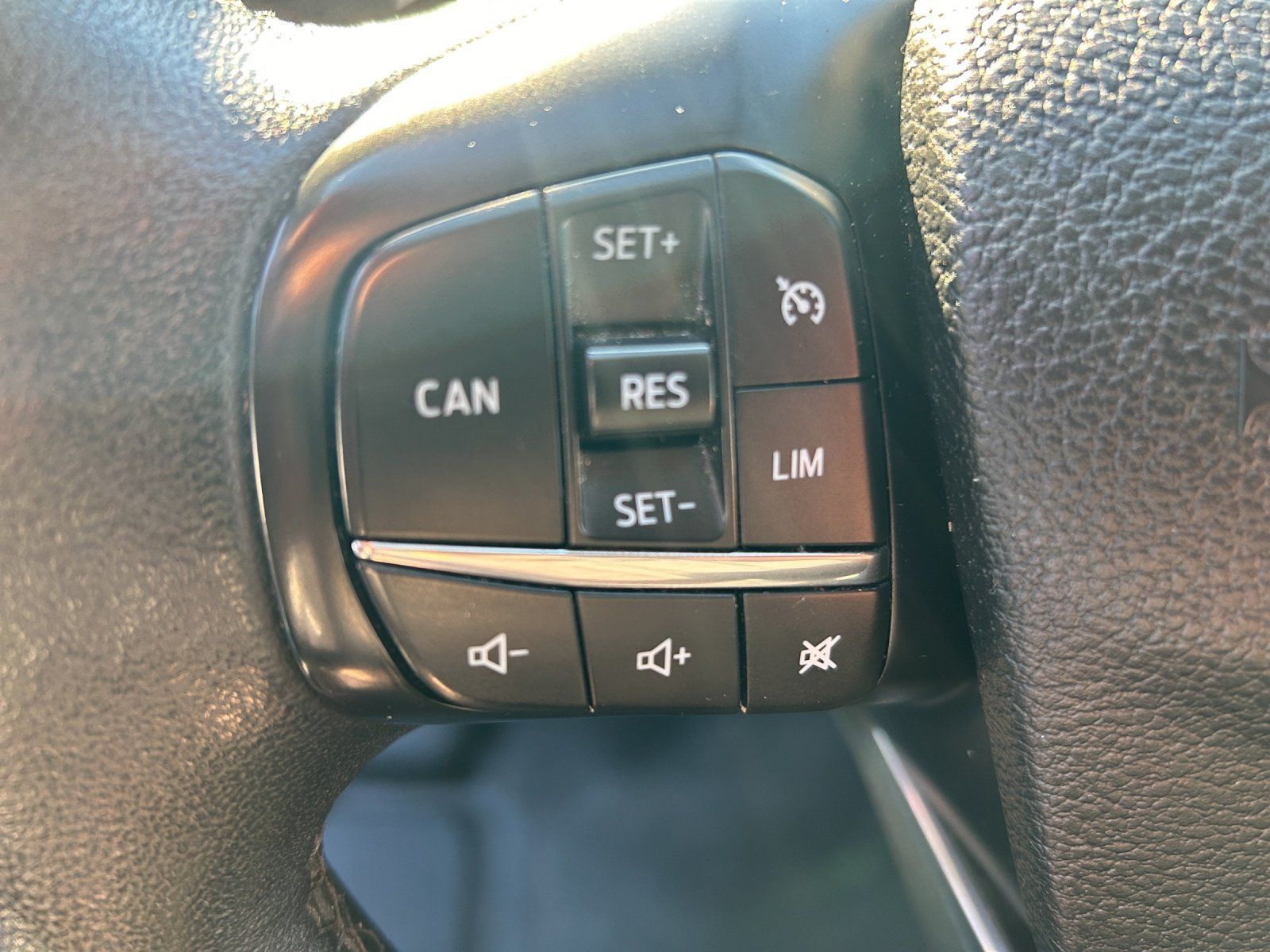 Fahrzeugabbildung Ford Transit Custom Kombi 320 L1 Trend Navi Dyn. Kurv