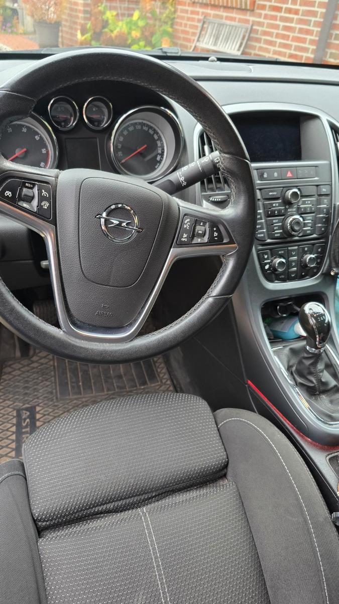 Opel Astra 2013 — photo 7