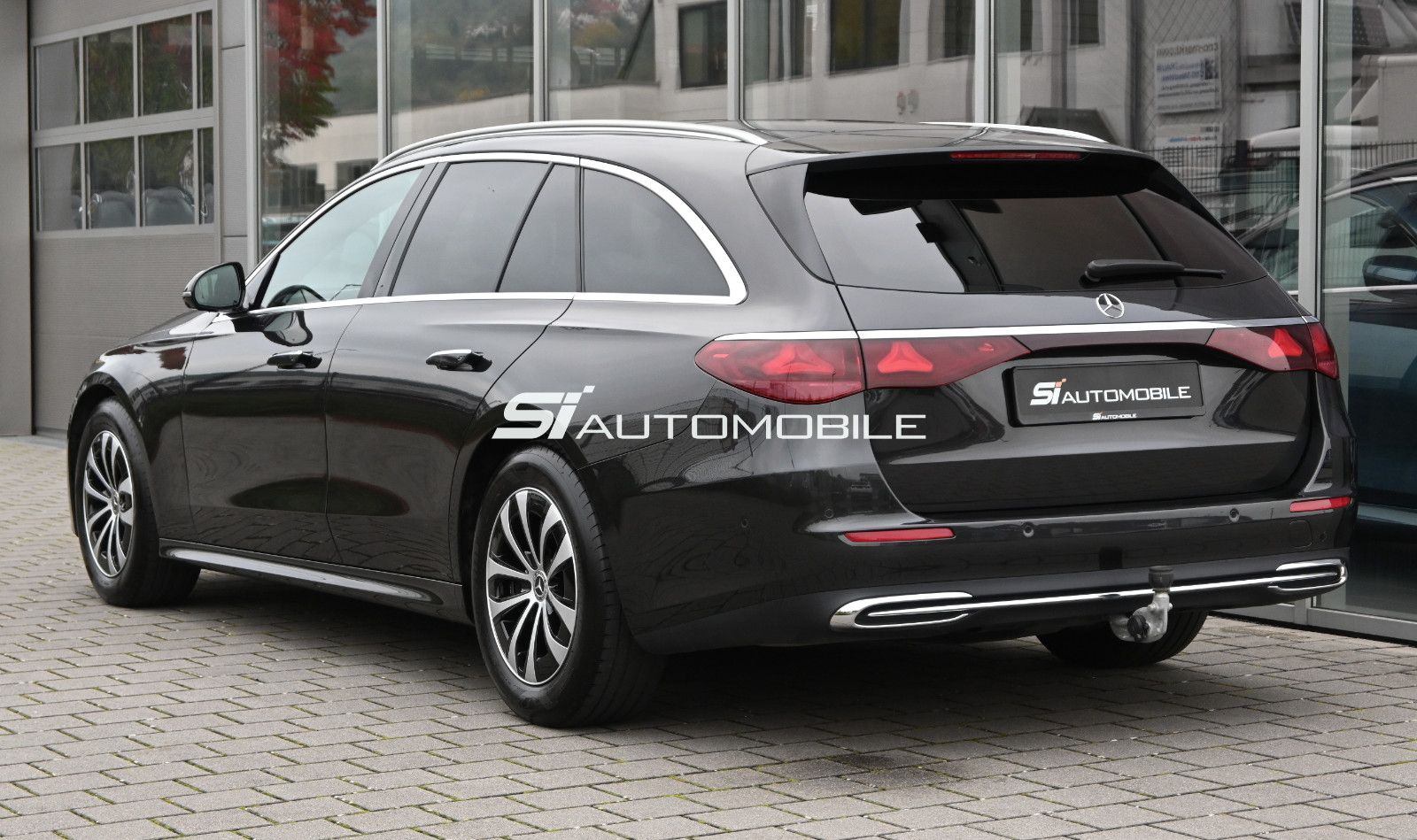 Fahrzeugabbildung Mercedes-Benz E 200 T Avantgarde °ACC°AHK°HUD°DIGITAL LIGHT°