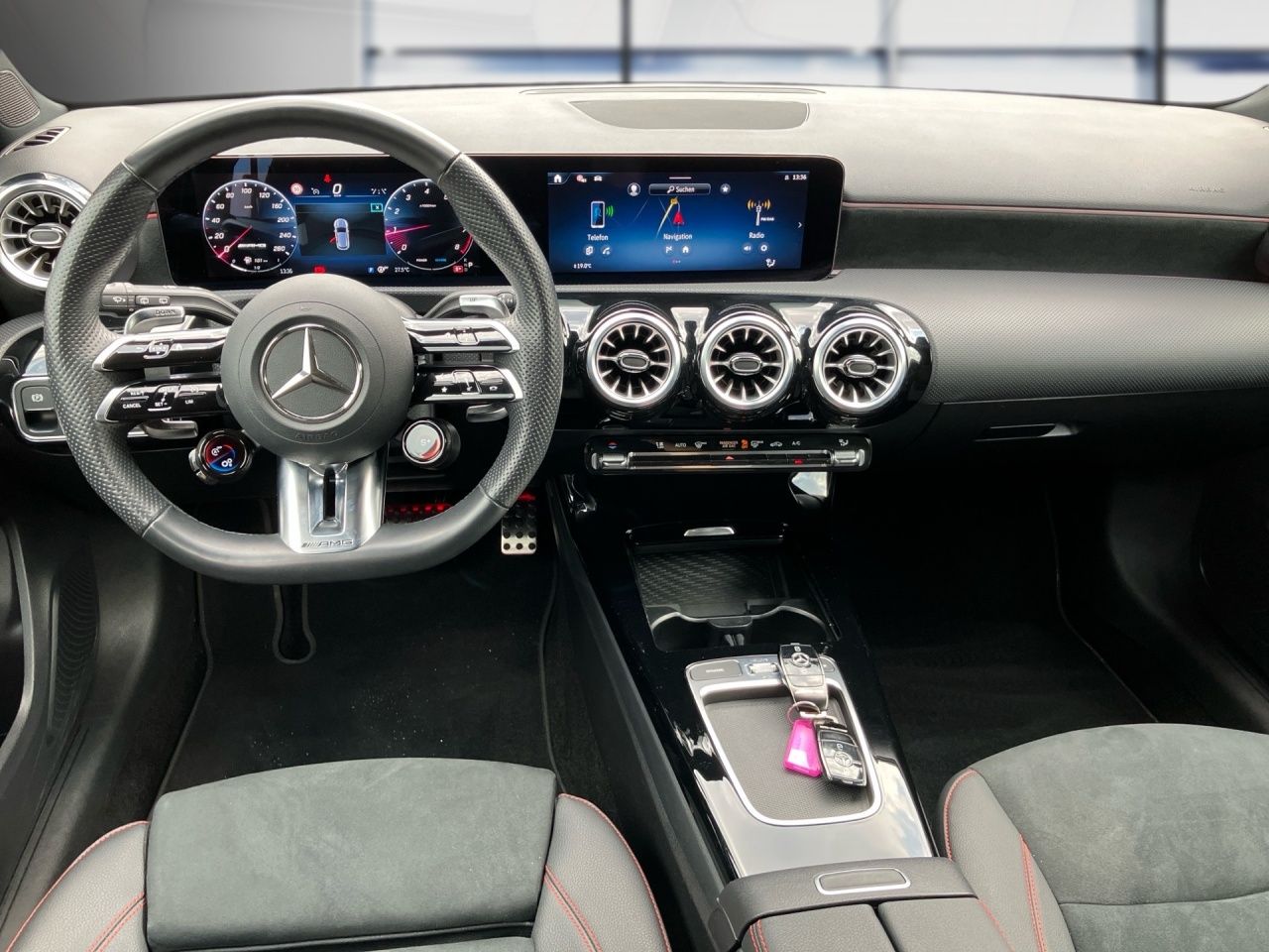 Fahrzeugabbildung Mercedes-Benz AMG A 35 4M AHK+MULTIBEAM+KEYLESS+AMBIENTE+LHZ