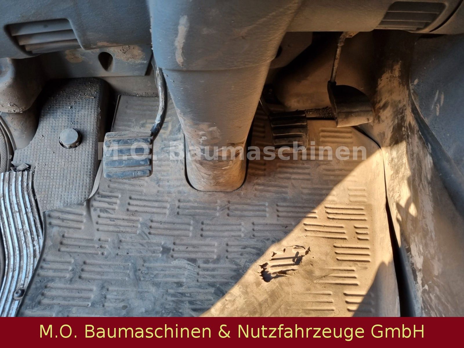 Fahrzeugabbildung Scania 420 - 124 L / Euro 3 / EPS /