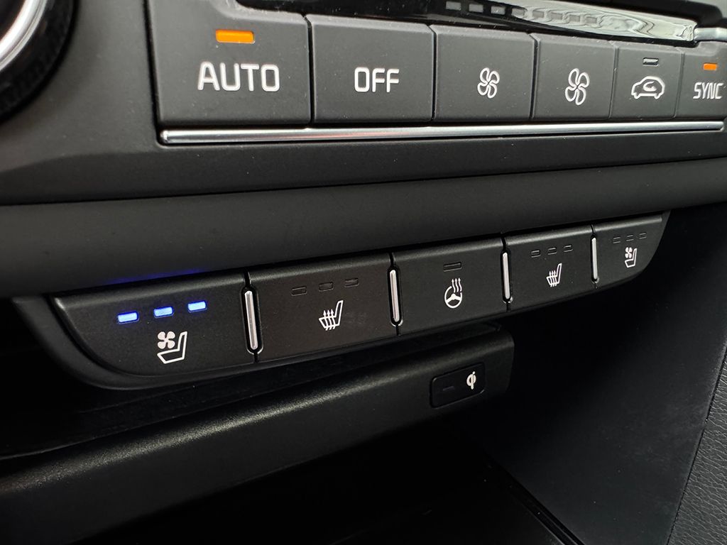 XCeed 1.4 T-GDI Platinum Edition *LED*NAVI*PANO*