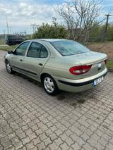 Renault Megane 1.6 Benziner Lumuzine Autom... - Renault Megane aus 2001: 1.6