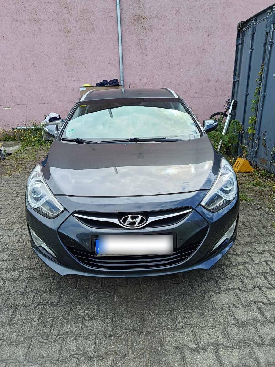 Hyundai i40 2012 — rear view