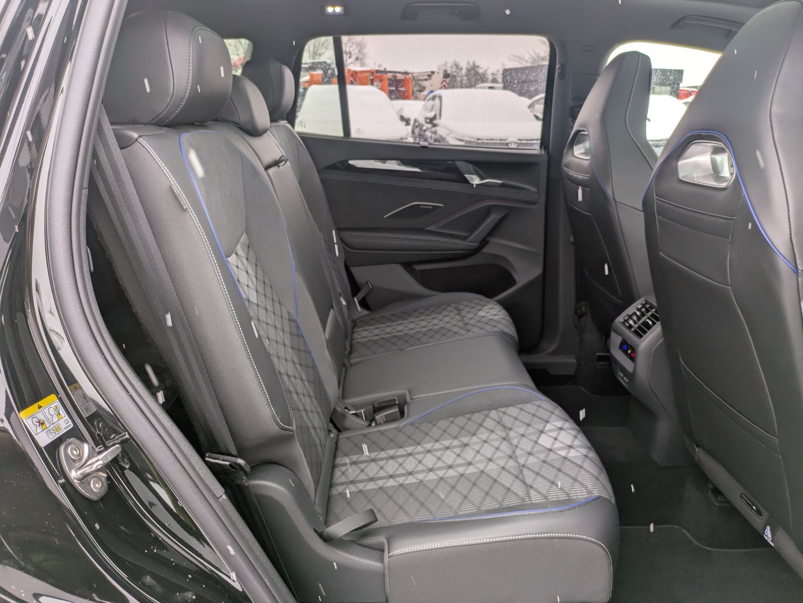 Fahrzeugabbildung Volkswagen Tayron 2.0 TDI 4M R-Line 7Si*MATRIX*AHK*PANO*HUD