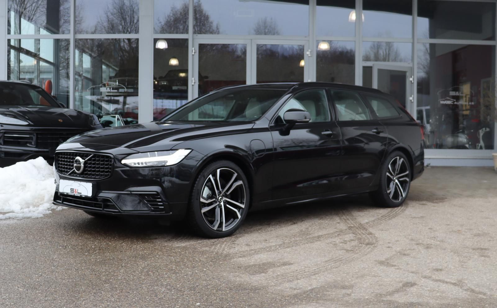 Volvo V90 T8 R Design Twin-Engine Hybrid AWD Pano HK foto 1