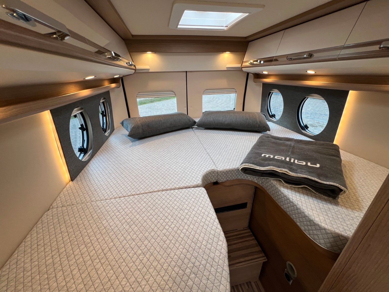 Fahrzeugabbildung Malibu Van first class - two rooms GT skyview 640 LE RB