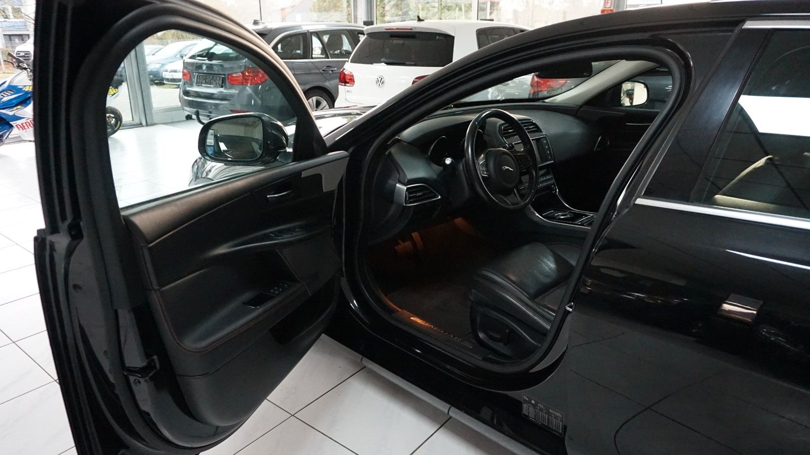 Fahrzeugabbildung Jaguar XE Prestige