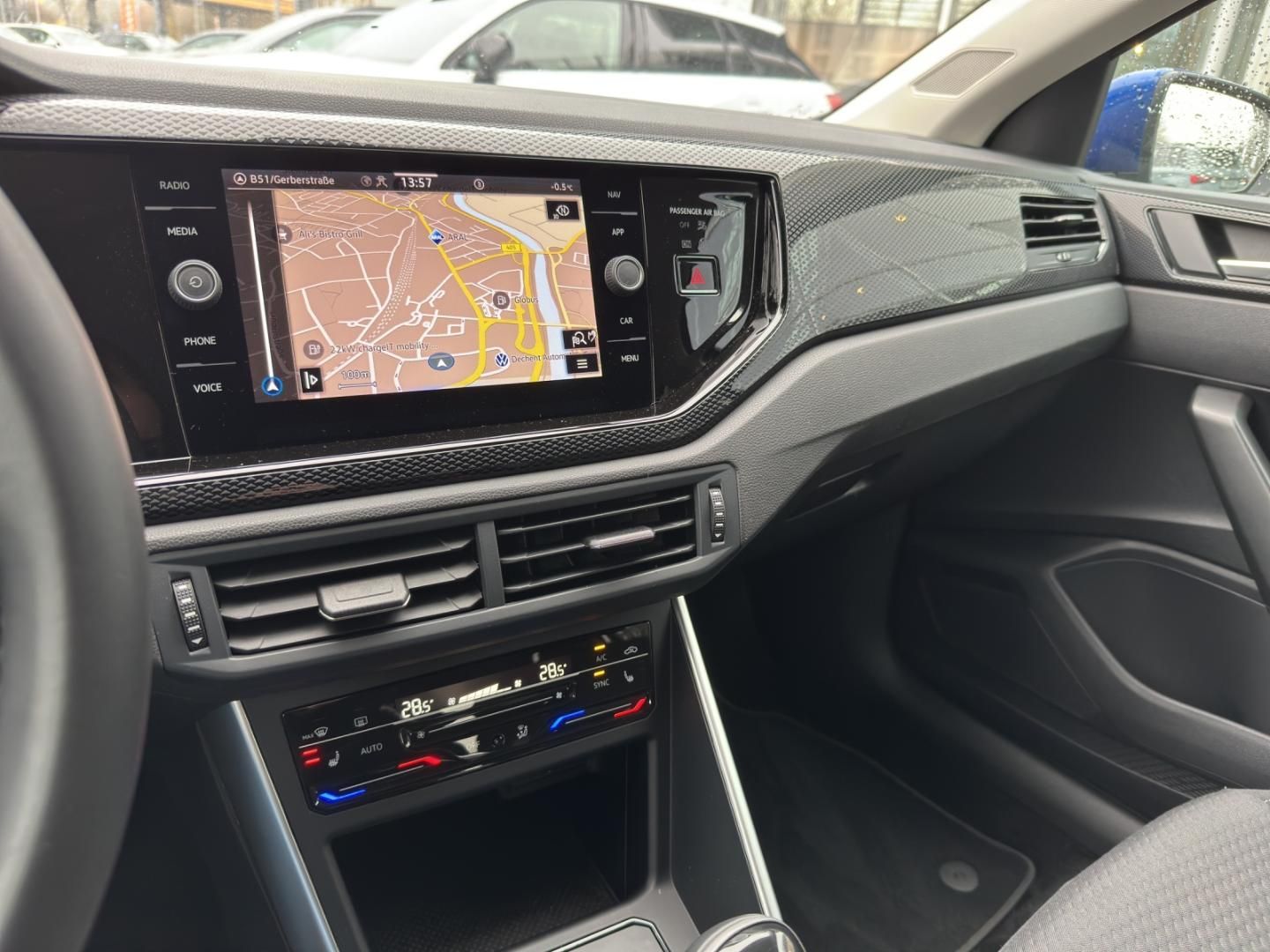Fahrzeugabbildung Volkswagen Polo Life 1,0 l,Navi,Climatronic,SH,GRA,LED,Tele