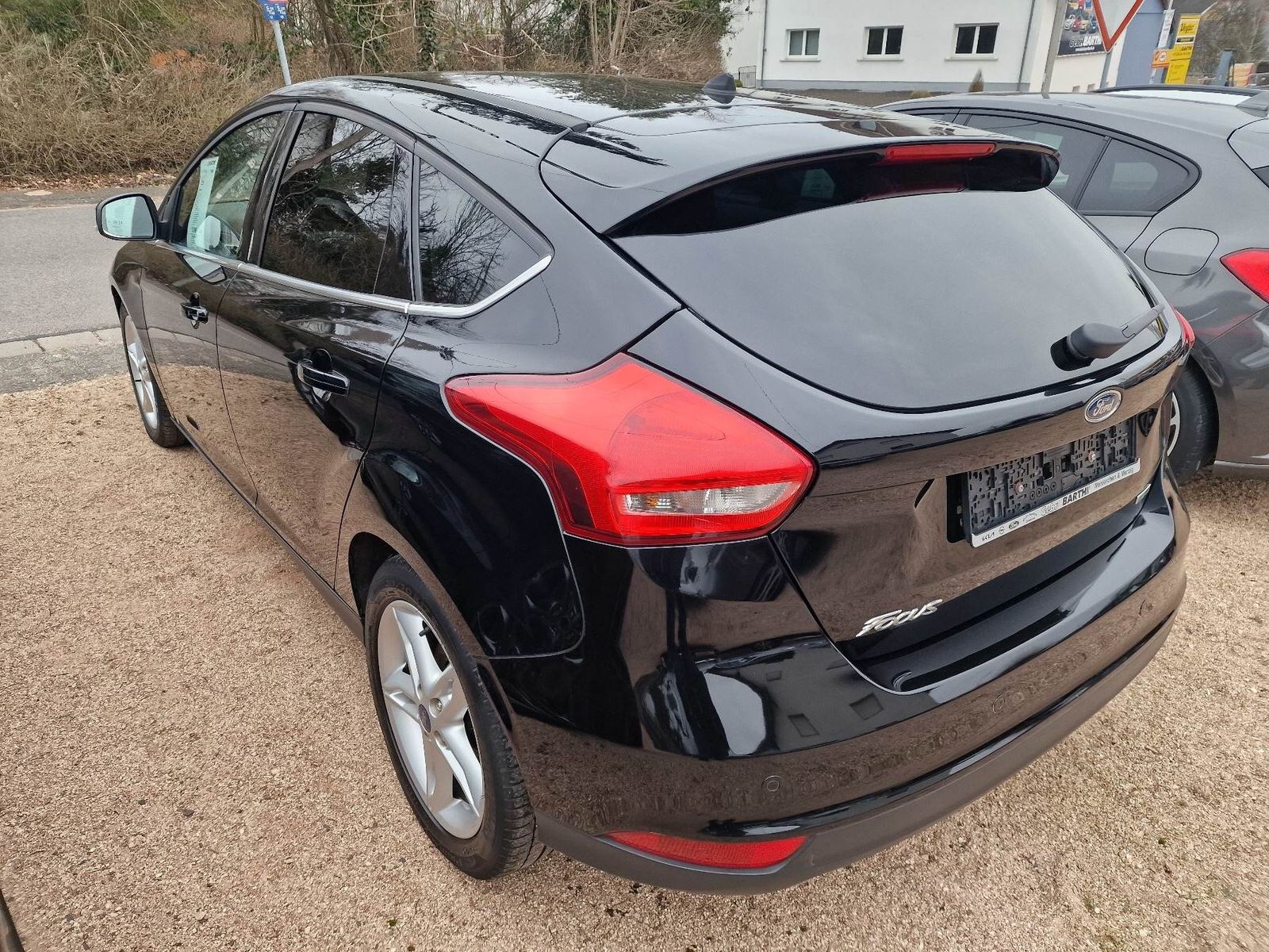 Fahrzeugabbildung Ford Focus Lim. Titanium, Navi,Winterpaket,PDC