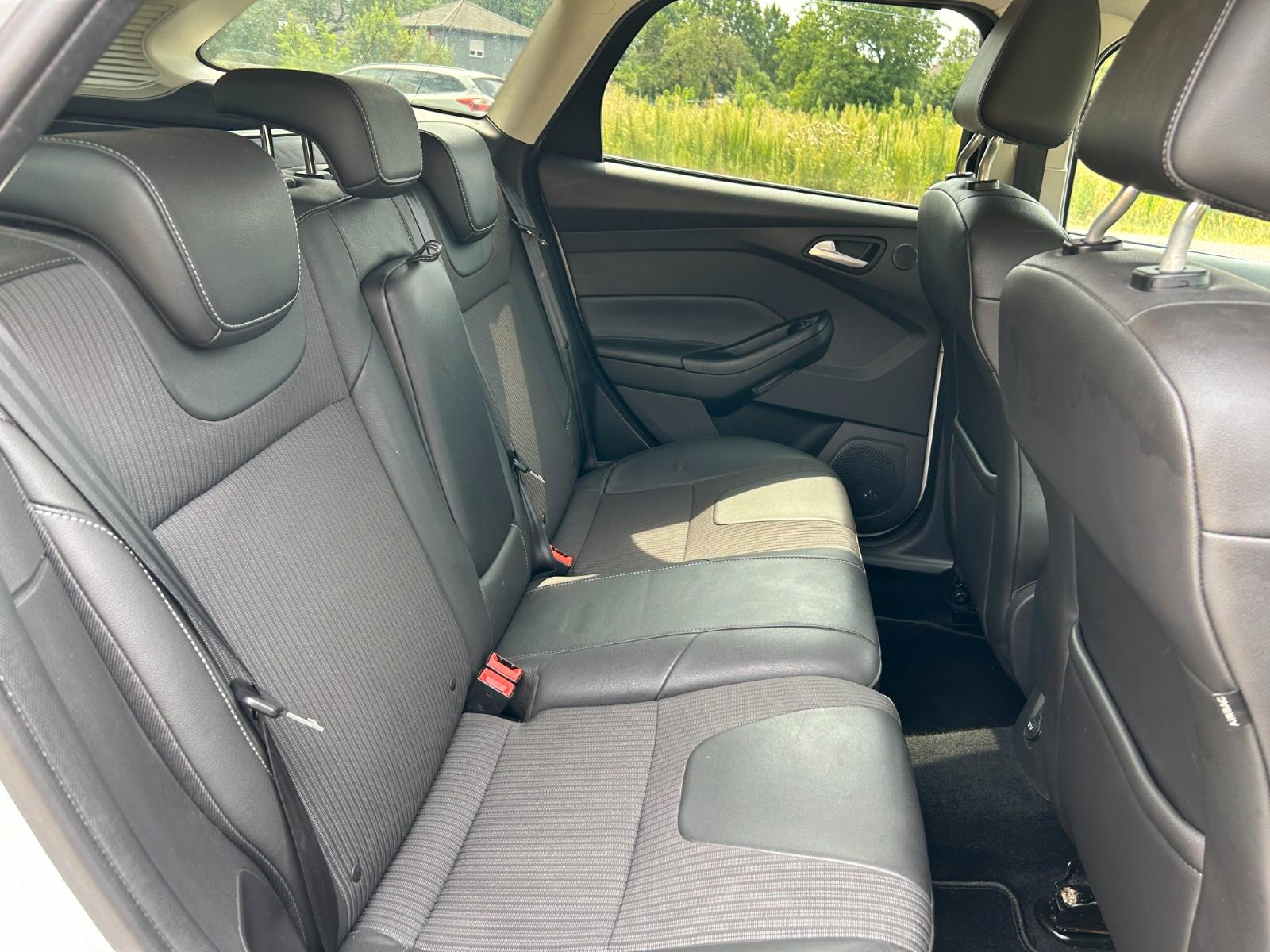 Ford Focus 2013 — photo 19