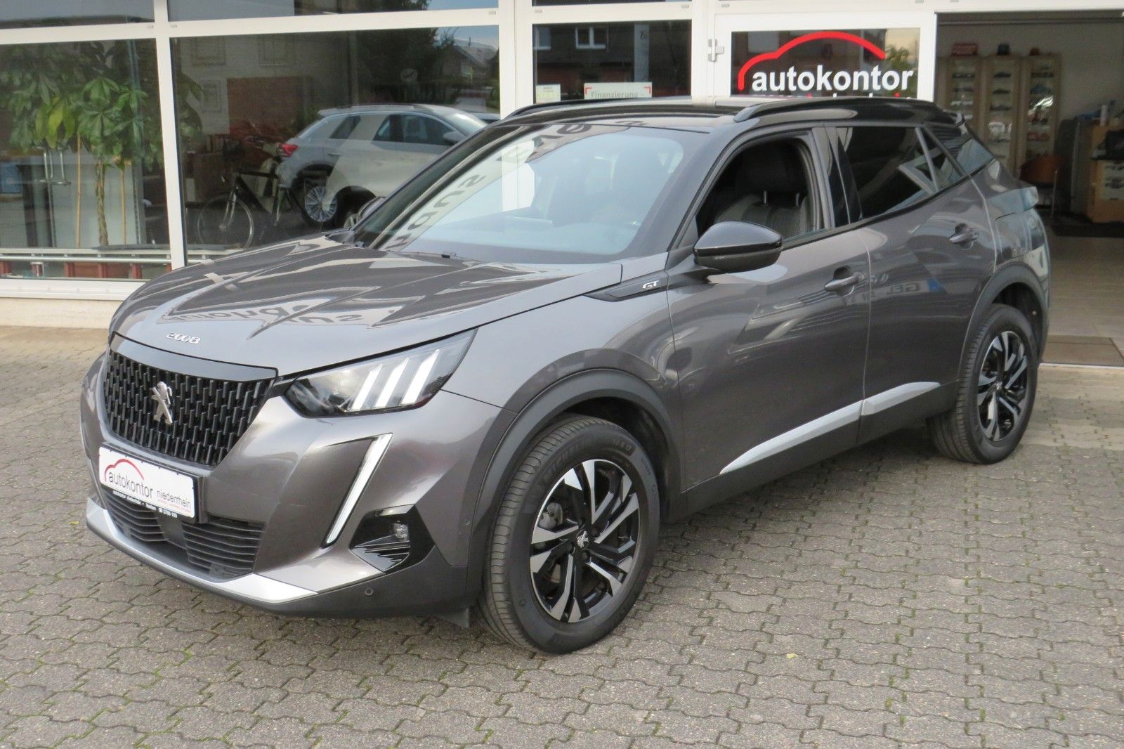 Fahrzeugabbildung Peugeot 2008 GT 1.2 PURETECH NAVI KAMERA PDC ACC 1.HAND