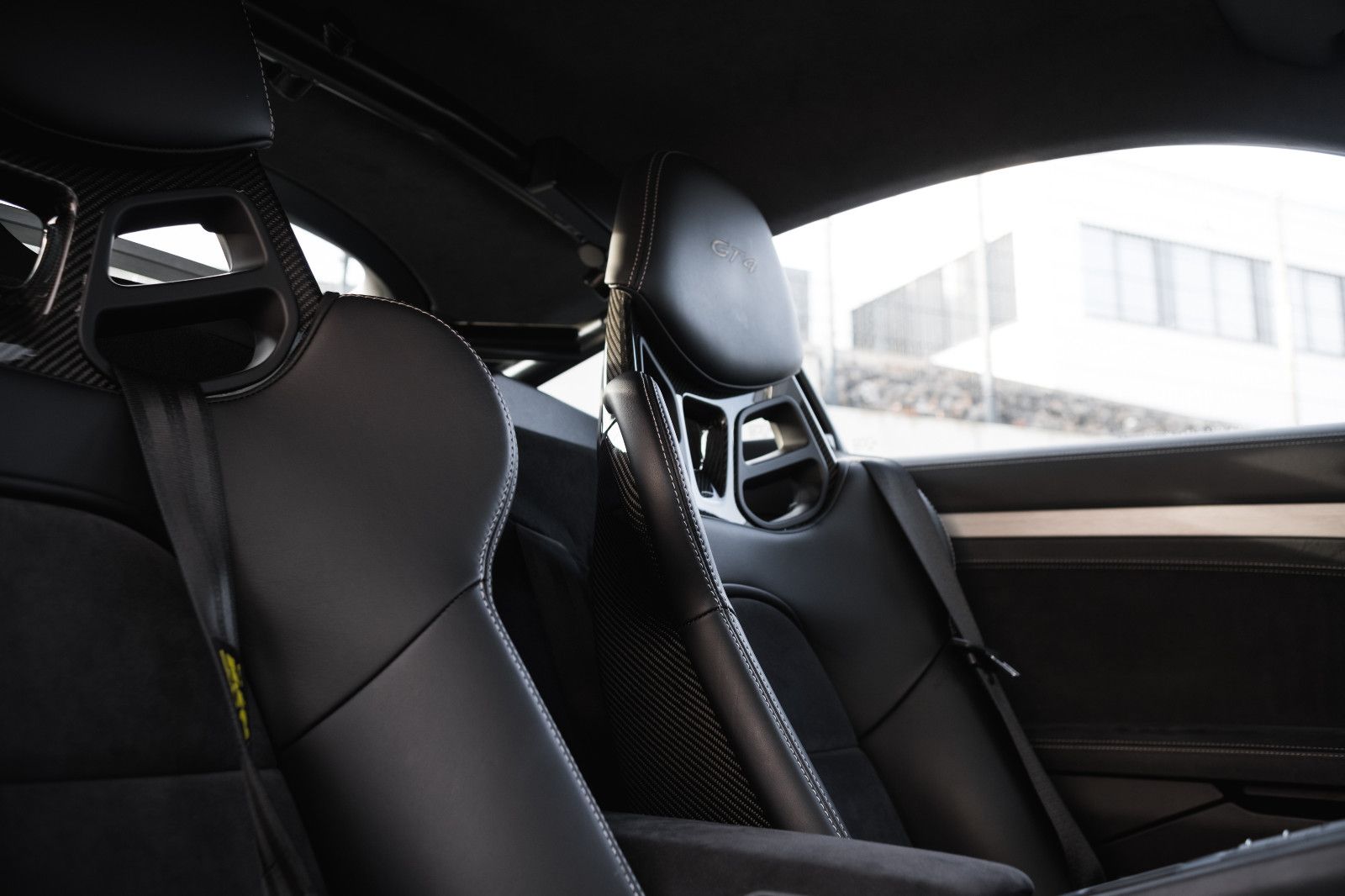 Fahrzeugabbildung Porsche Cayman 981 GT4- prom. Vorbesitz - MR Kit - 460PS