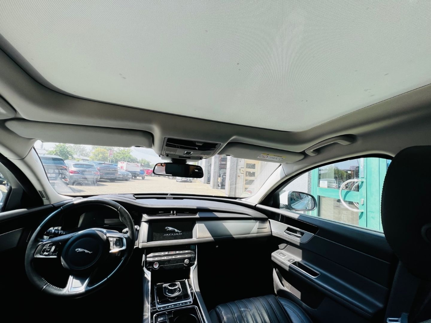 Fahrzeugabbildung Jaguar XF Sportbrake MOTORSCHADEN! Portfolio 30d