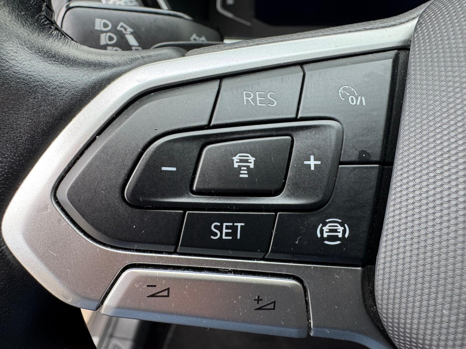 Volkswagen T-Cross 1.0 TSI DSG*R-LINE*LED*ACC*SHZ*CarPlay