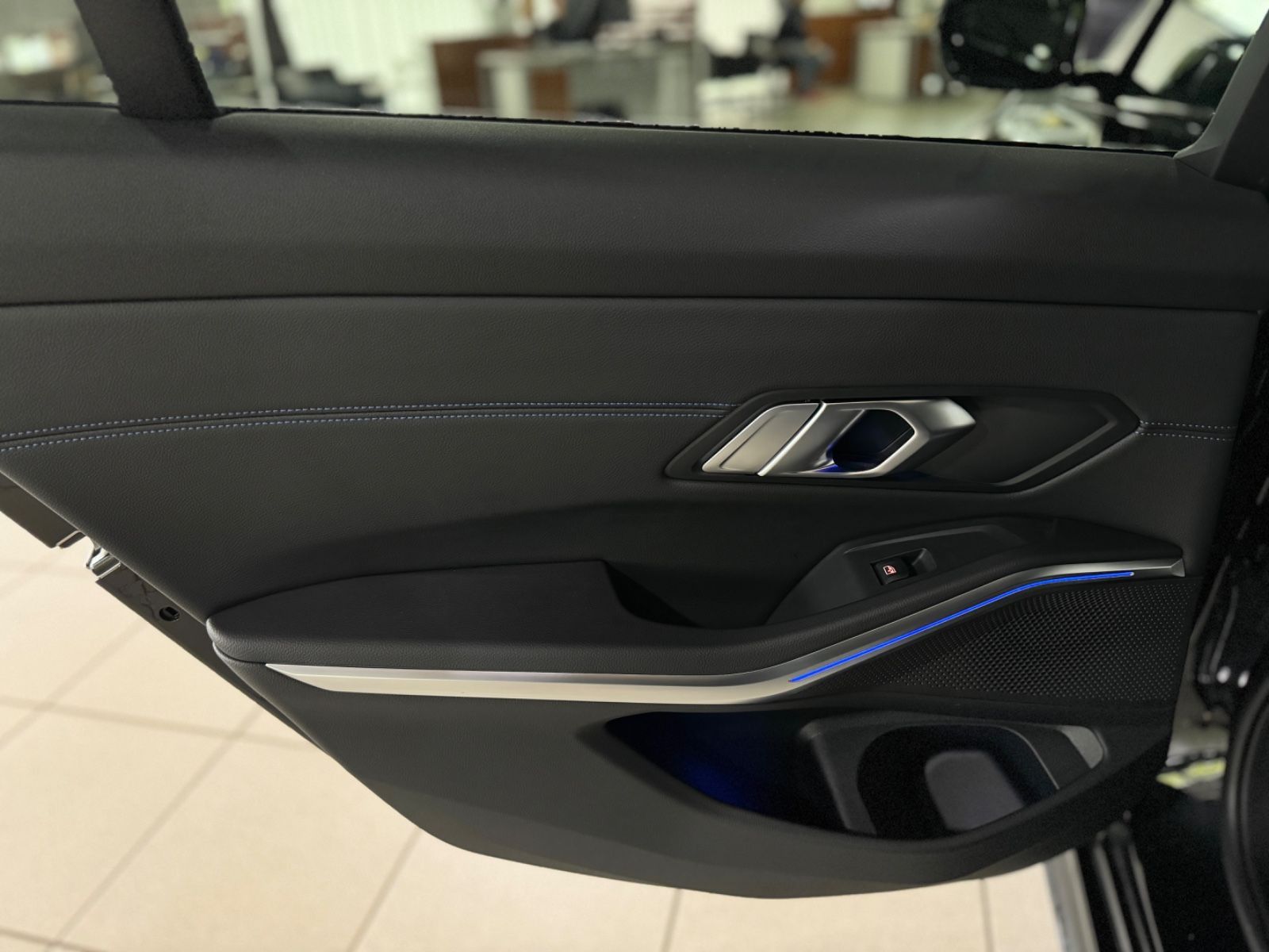 Fahrzeugabbildung BMW 330d M Sport Kamera Laser HUD DAB HiFi Komfort