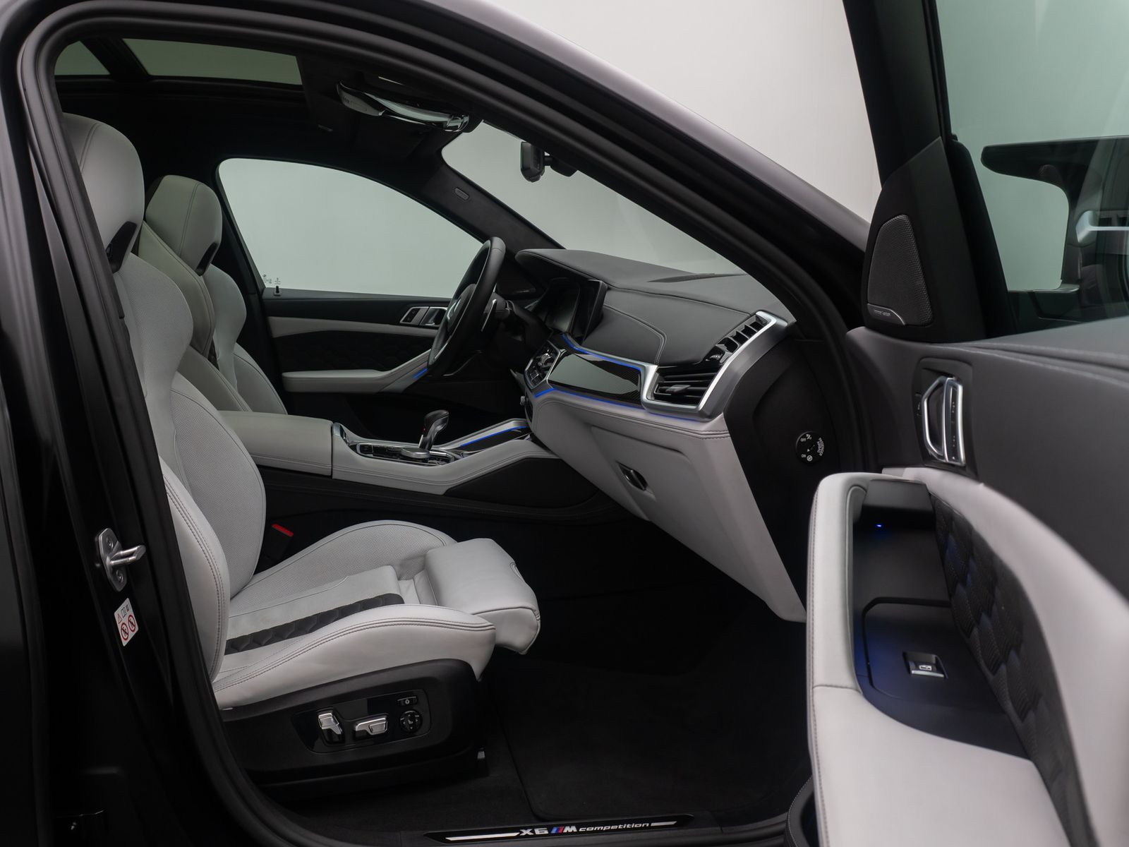 Fahrzeugabbildung BMW X6 M Competition Massage FondEnt Individual Voll