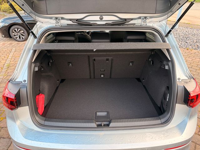 Volkswagen Golf 8.5 1.5 eTSI 150PS Style, LED, AHK, KAMERA