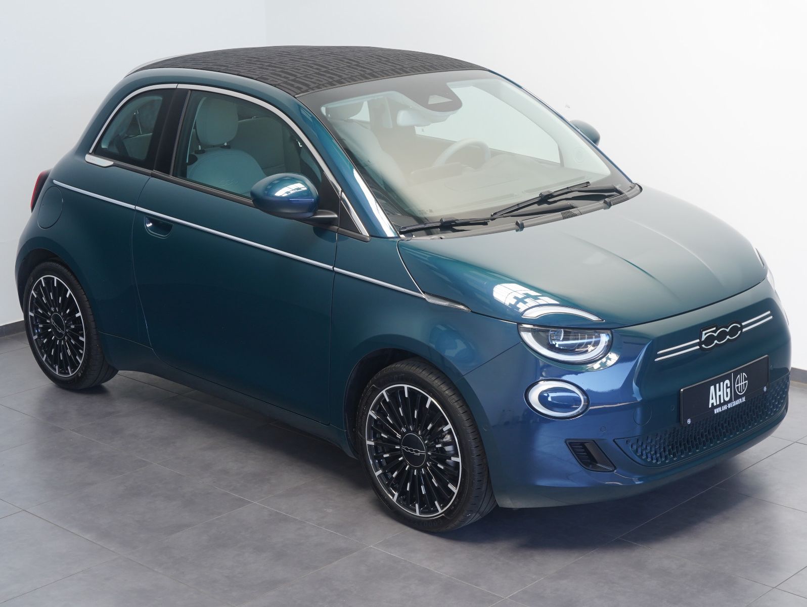 Fahrzeugabbildung Fiat 500e La Prima 87KW/42kWh/DC-LADEN/CARPLAY