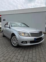 Mercedes-Benz C 220 Automatik - Mercedes-Benz C 220 mit Benzin-Antrieb