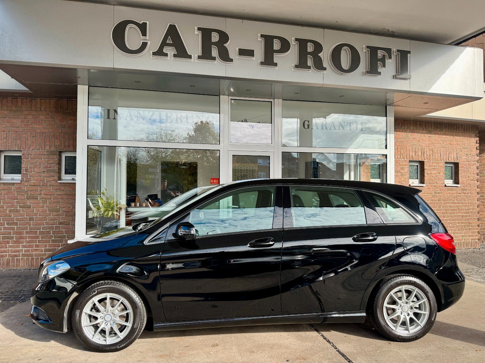 Fahrzeugabbildung Mercedes-Benz B 180 Autom. Navi/Bluetooth/PDC/2.Hand