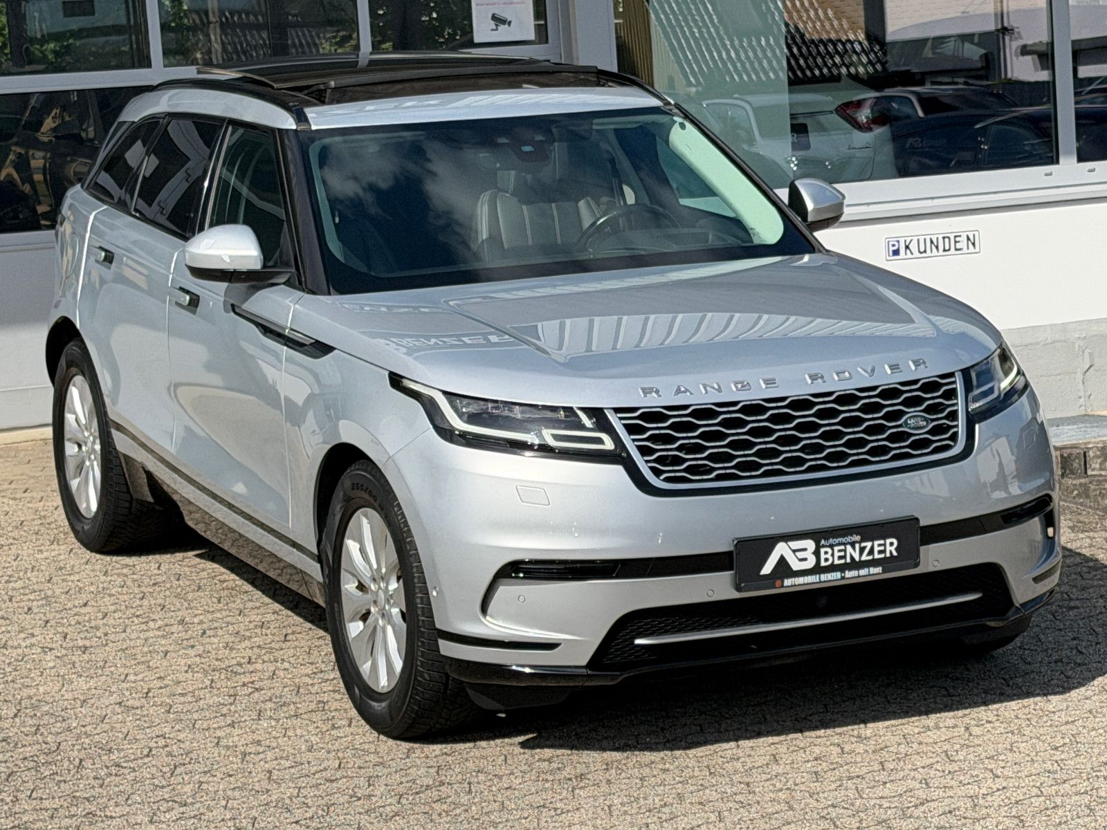 Fahrzeugabbildung Land Rover Range Rover Velar SE/PANO/KAMERA/MERIDIAN/MASSAG