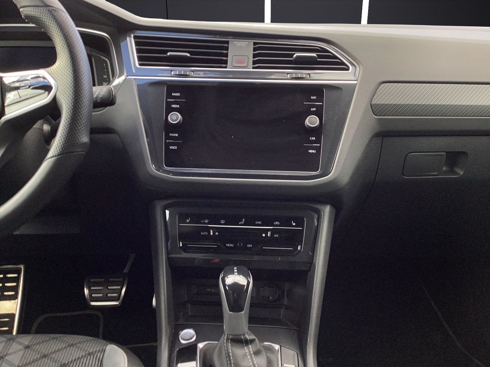 Fahrzeugabbildung Volkswagen Tiguan TSI R-Line DSG 4M Matrix AHK Navi AID ACC
