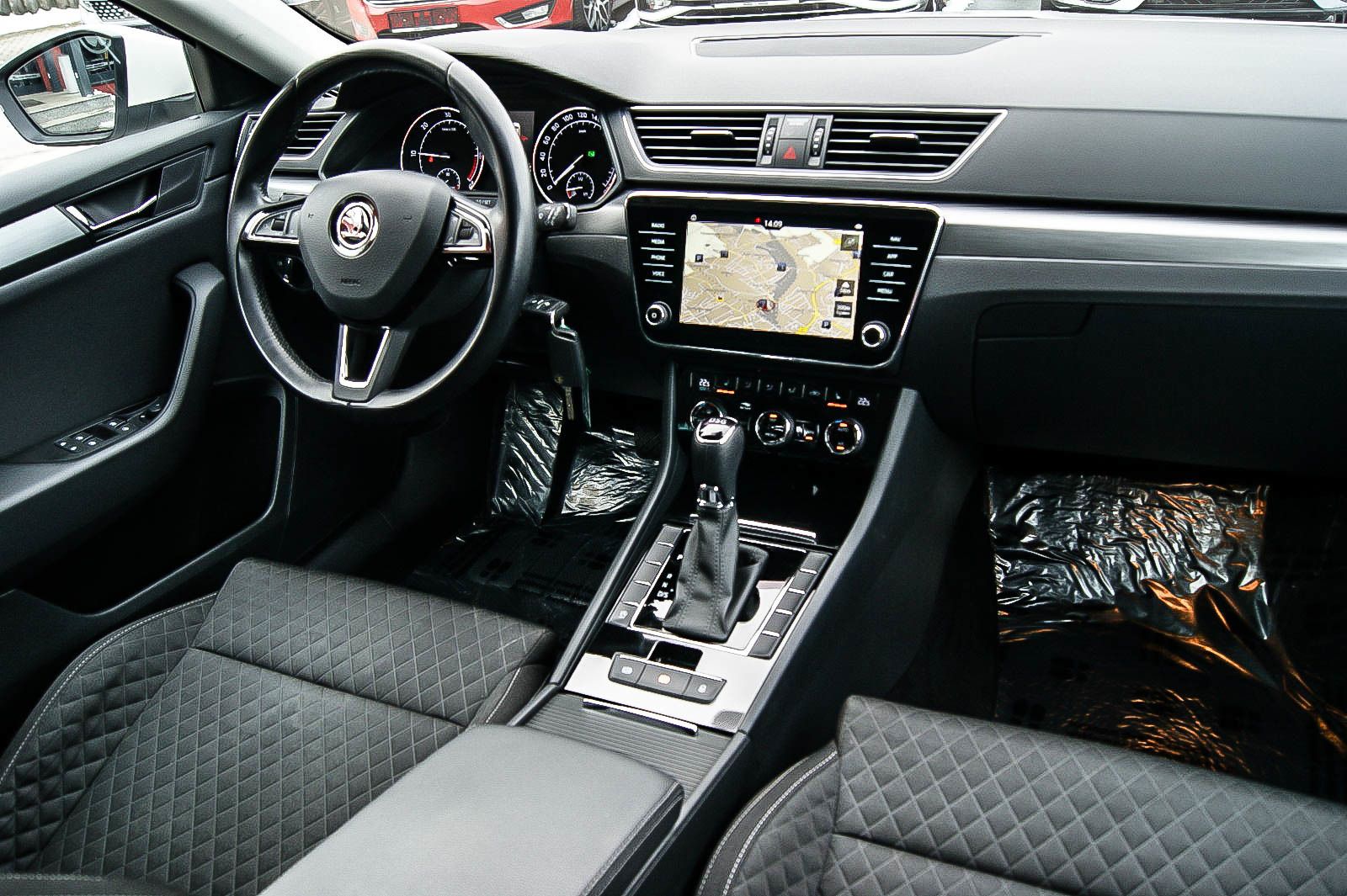 Fahrzeugabbildung SKODA Superb Combi 20TDI Style DSG NAVI AMUNDSEN XENON