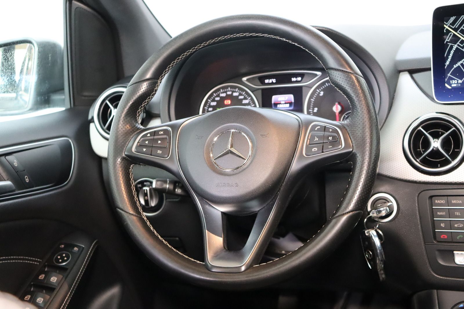 Fahrzeugabbildung Mercedes-Benz B 180 d * LED * Navigation