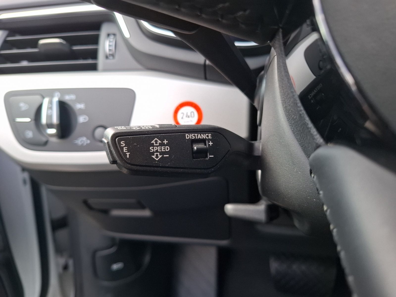 Fahrzeugabbildung Audi A4 Avant 40 TDI S-tronic quattro LED AHK Navi AV