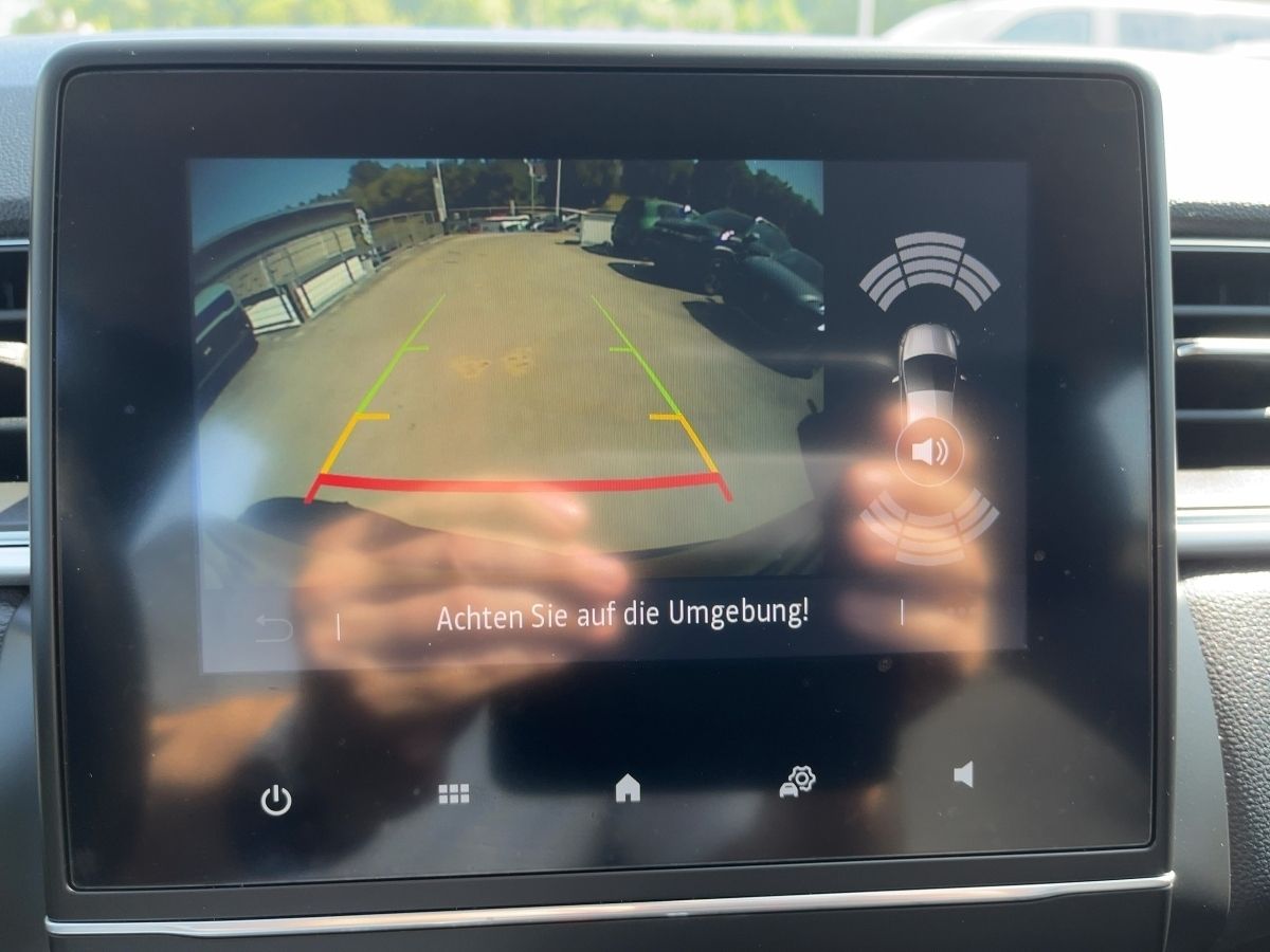 Fahrzeugabbildung Renault Captur INTENS TCe 90 - mit KI generiert/bearbeitet