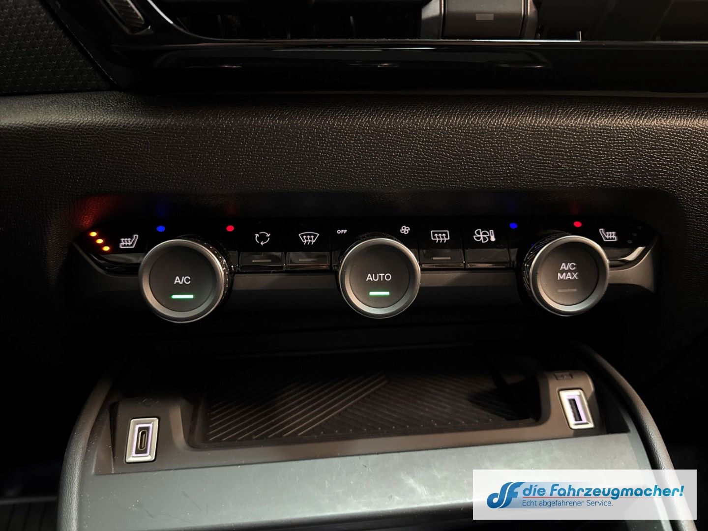 Fahrzeugabbildung Citroën C4 e- Shine HUD Navi 360 Kamera LED Apple CarPla