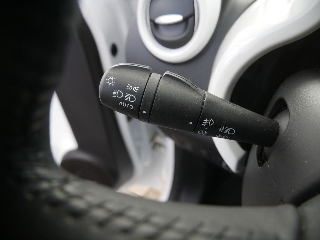 Fahrzeugabbildung Renault Twingo E-Tech KLIMA PDC SHZ RÜCKFAHRKAMERA NAVI