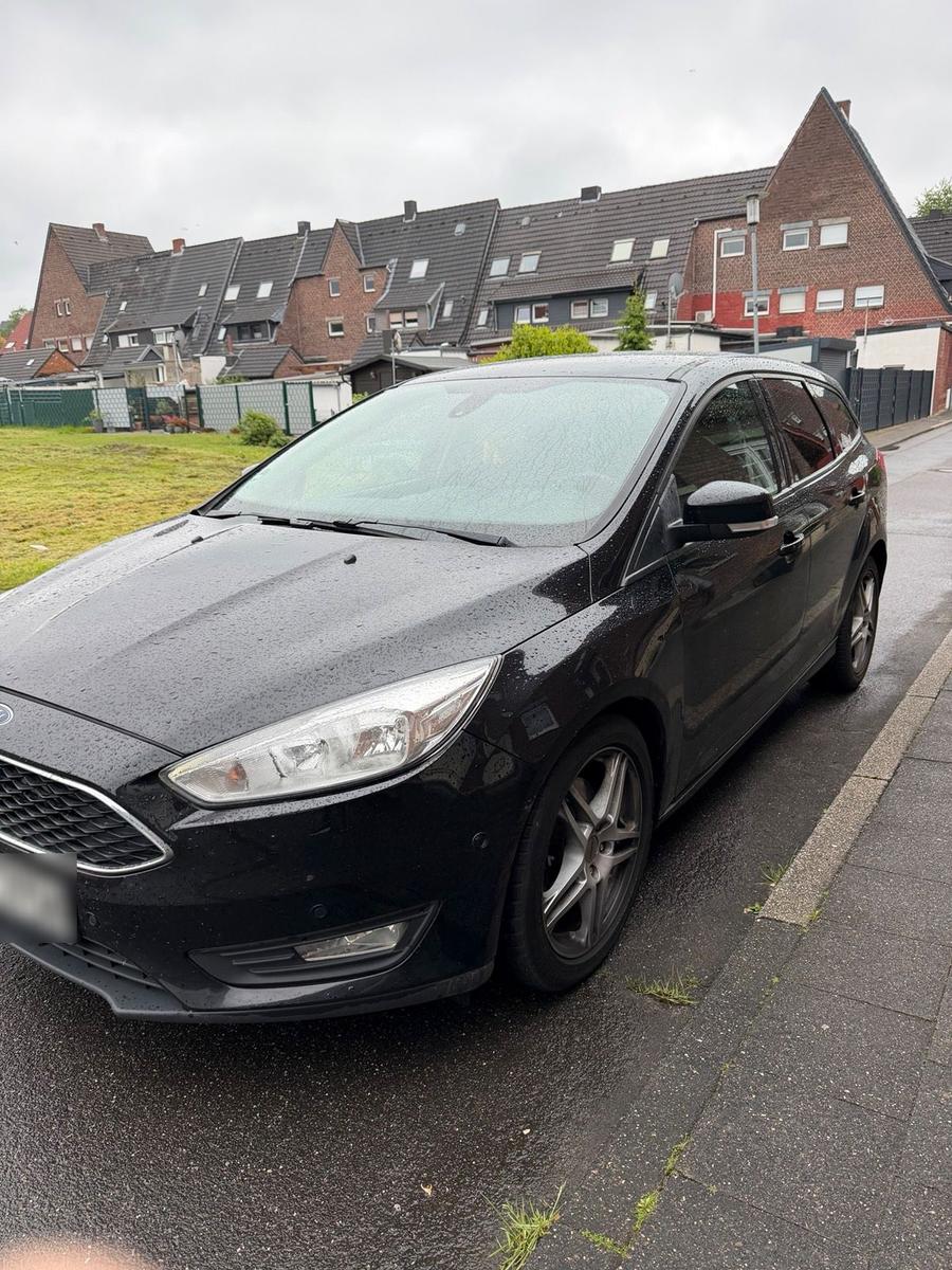 Ford Focus 2015 — rear view