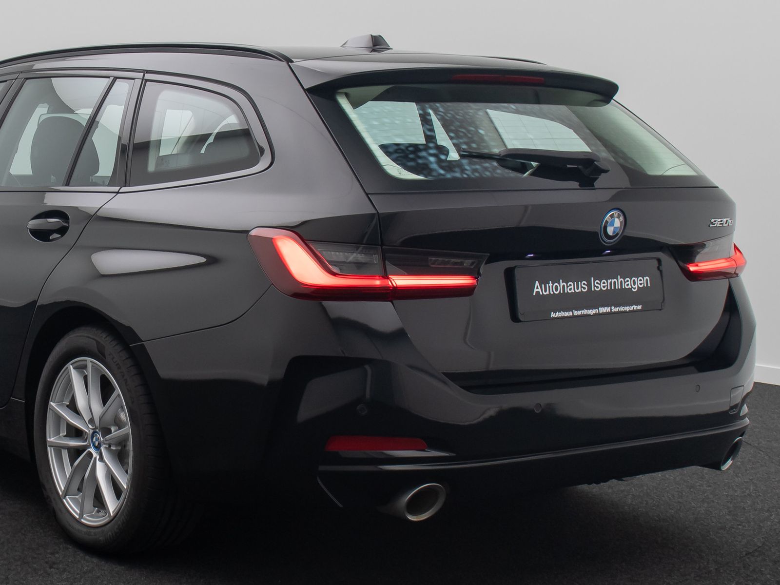 Fahrzeugabbildung BMW 320e GeschwindigReg AHK HiFi PDC CockpitPlus DAB