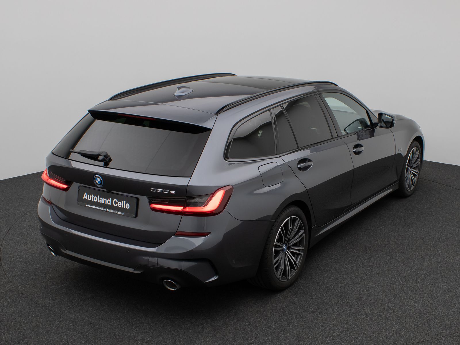 Fahrzeugabbildung BMW 330e M Sport Panorama Kamera Laser HUD DAB HiFi