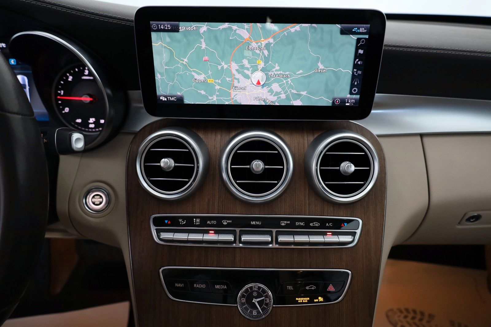 Fahrzeugabbildung Mercedes-Benz C 220d T T.Leder,Navi,LED, Panorama, CarPlay,+WR