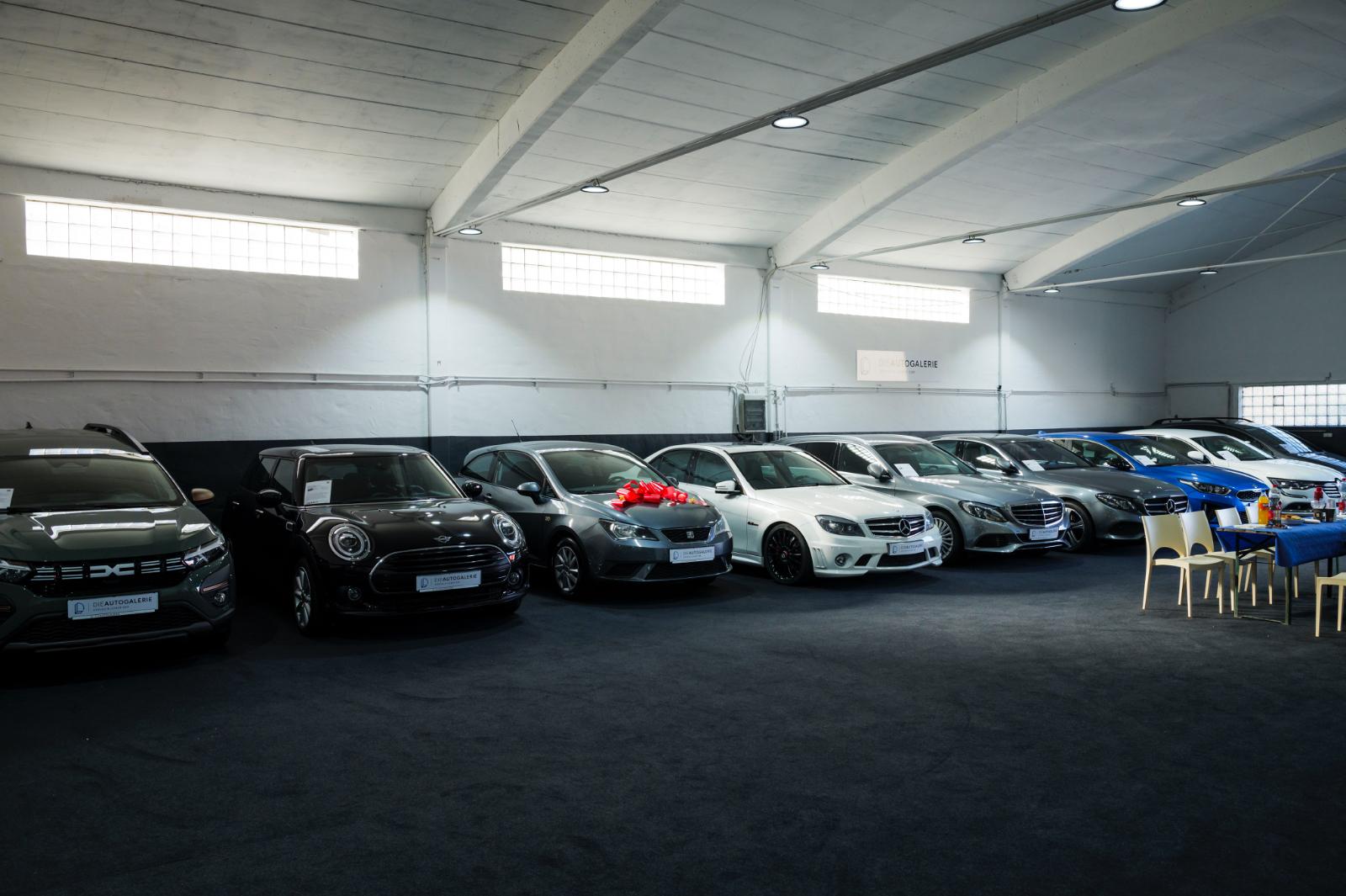 showroom-image-top