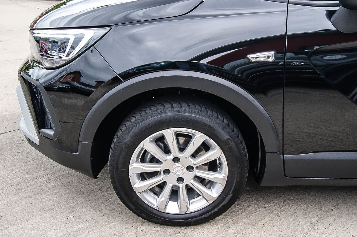 Fahrzeugabbildung Opel Crossland X 1.2 Elegance Automatik LED SIHZG LRH