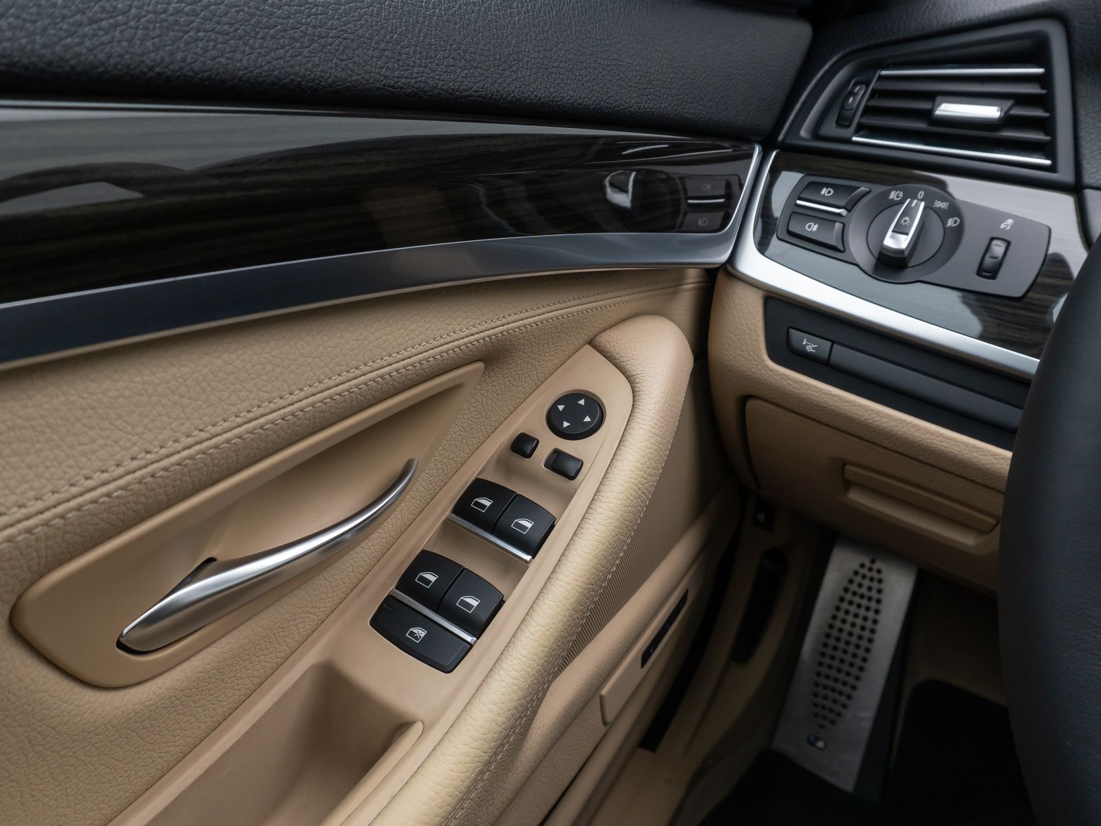 Fahrzeugabbildung BMW 530d xD M Sport Kamera HUD NaviPro Panorama HiFi