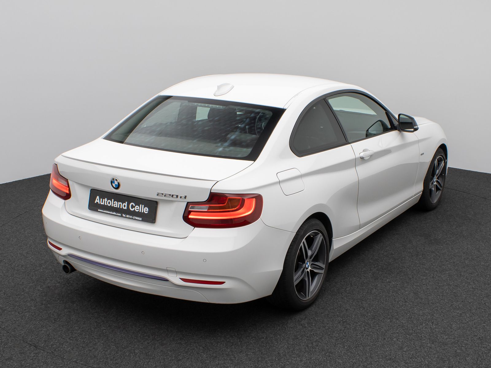 Fahrzeugabbildung BMW 220d Coupé Sport Line PDChinten HiFi Navi Xenon