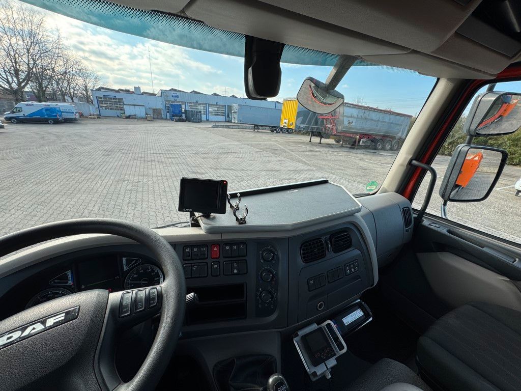 Fahrzeugabbildung DAF FA LF 180 8t / Abrollkipper, Ladekran   Containe