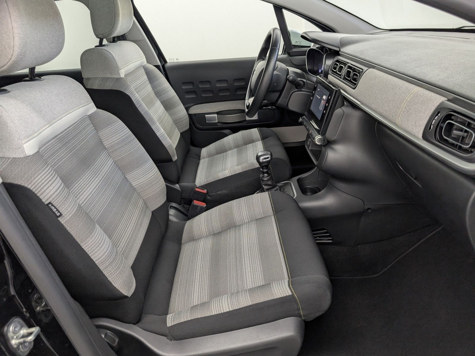 CITROEN C3  1.2 PureTech Shine Navi Pano NUR GEWERBE – Bild 13