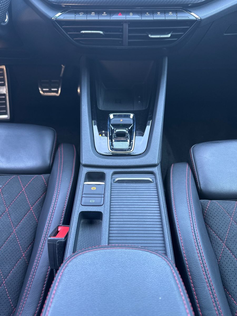 Fahrzeugabbildung SKODA Octavia Combi 2.0 TDI DSG RS NAV+LED+STHZ+ACC