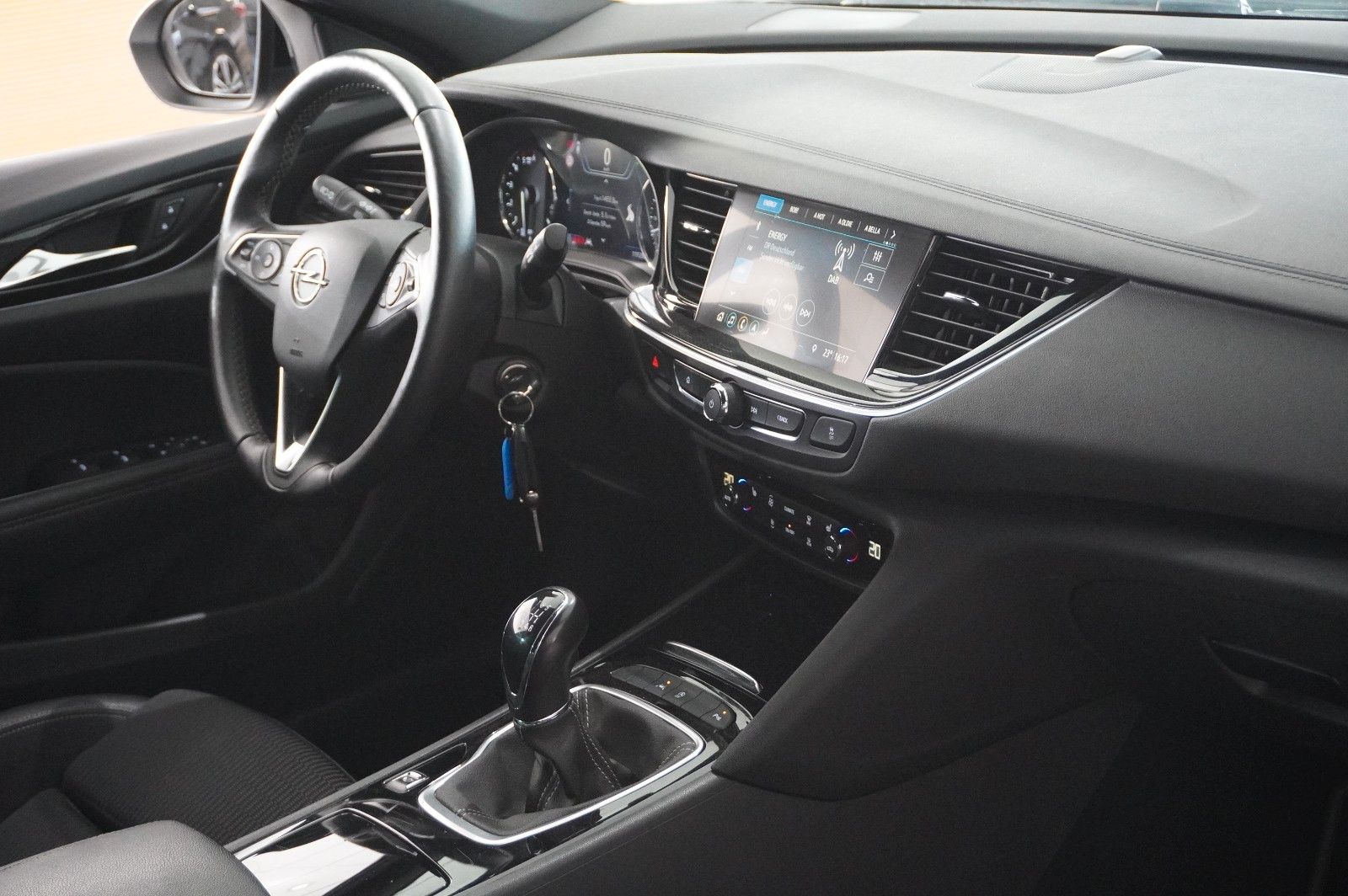 Fahrzeugabbildung Opel Insignia B ST 1.5D ELEGANCE NAVI/LED/KAMERA/DAB+