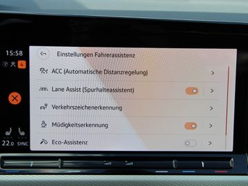 Volkswagen Golf VIII 1.5 TSI Life Move KLIMA LED NAVI ALU