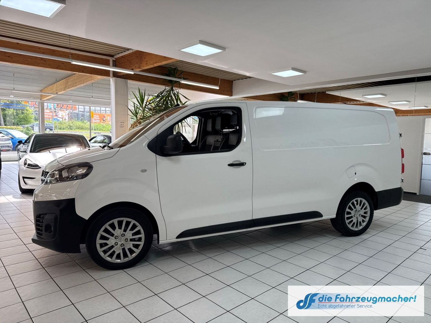 Fahrzeugabbildung Opel Vivaro Kasten Edition L 2.0 D EU6d-T Apple CarPl