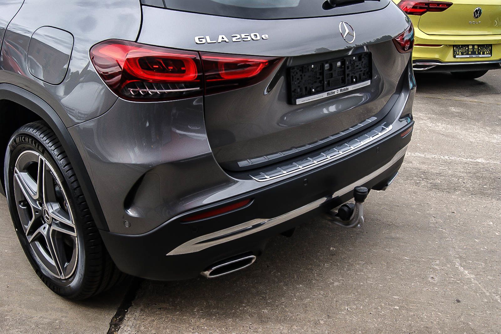 Fahrzeugabbildung Mercedes-Benz GLA 250 e AMG MBUX PANORAMA LEDER ANHZV