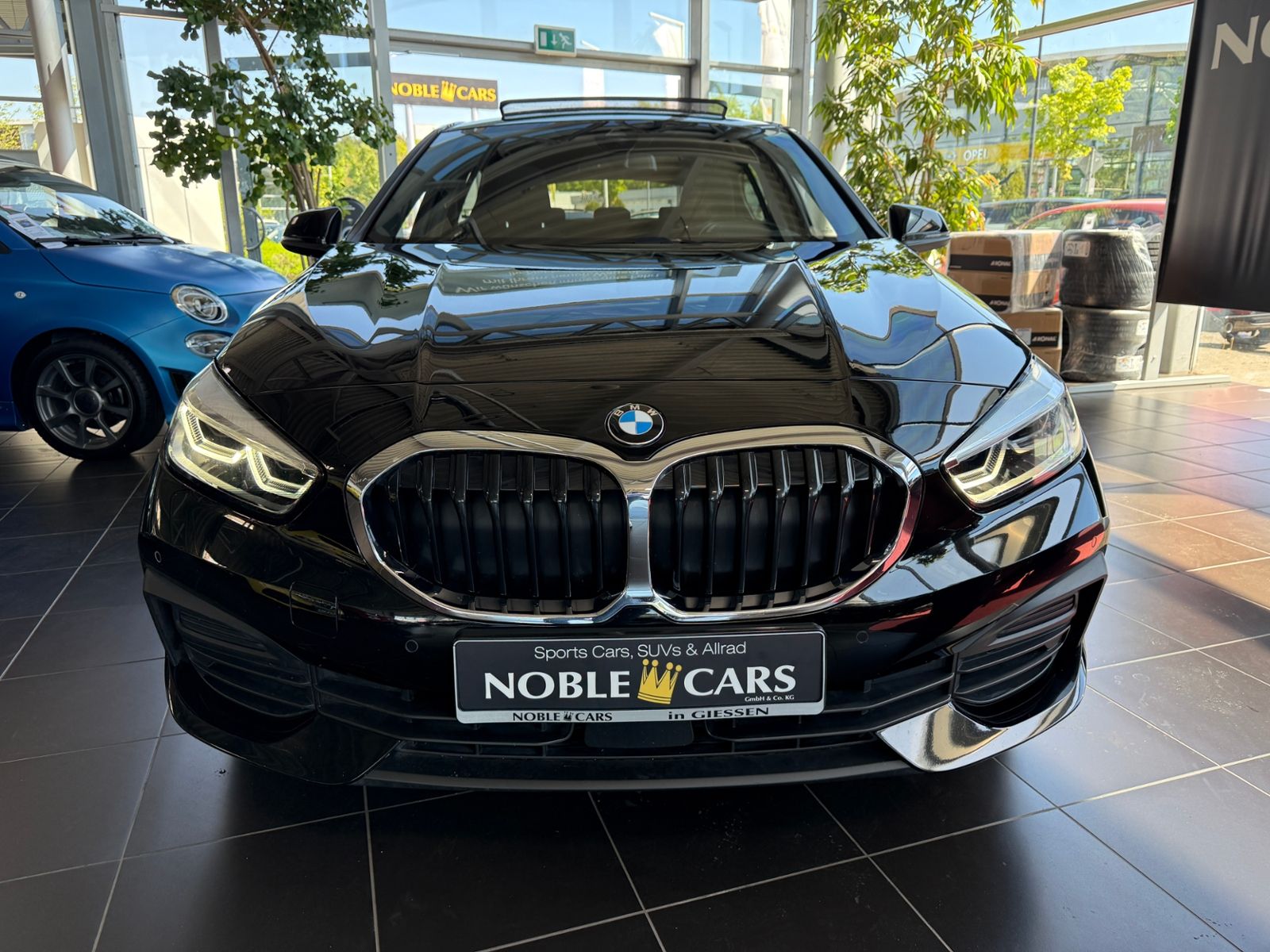 Fahrzeugabbildung BMW 120 i Advantage PANO HUD LED