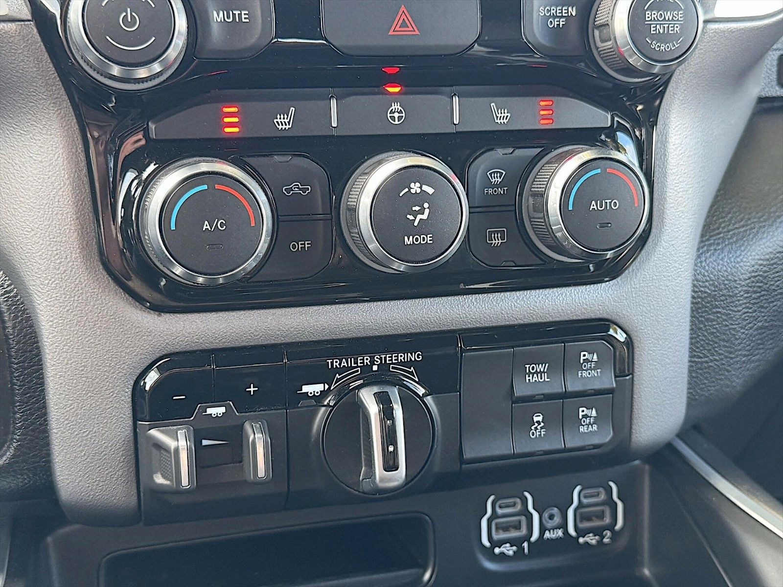 Fahrzeugabbildung Dodge RAM 5.7 V8 HEMI NightEdition Offroad 4x4 eTorque